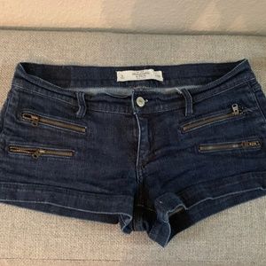 4 PAIRS OF ABERCROMBIE & FITCH WOMEN SHORTS SIZE 6